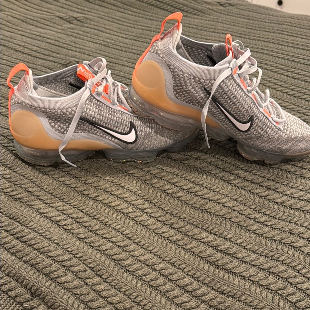Nike vapor max Gray and Orange Athletic Sneakers Men’s 7.5 women’s 9
